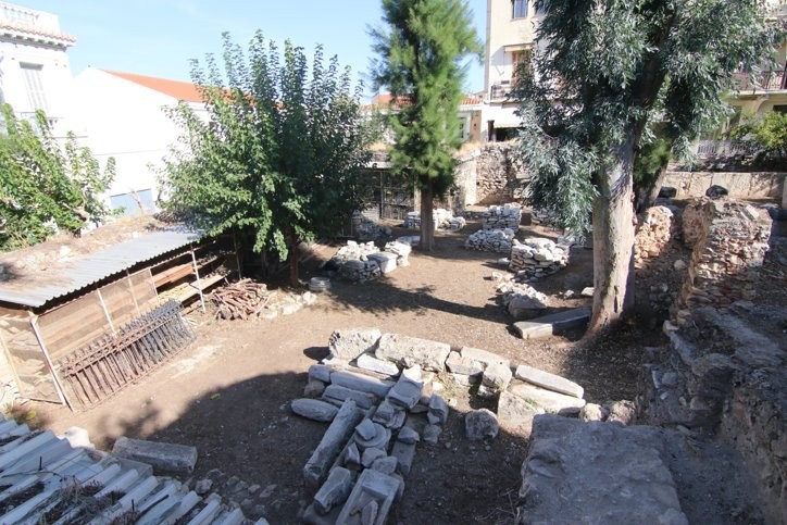 Άποψη του εσωτερικού της αυλής από τα βόρεια