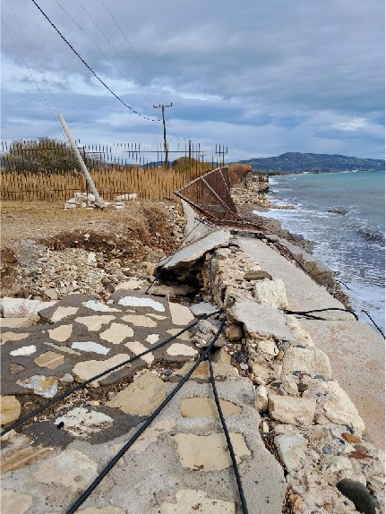 Όψη κατεστραμμένου σκυρόδoτου τοίχου. Υφιστάμενη κατάσταση