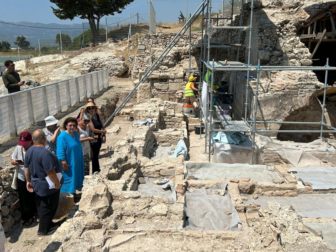 Αυτοψία της Λίνας Μενδώνη στο έργο της διαμόρφωσης και ανάδειξης του Παλαιοχριστιανικού Κοιμητηρίου, στη θέση «Γλυφάδα» του Πυθαγορείου