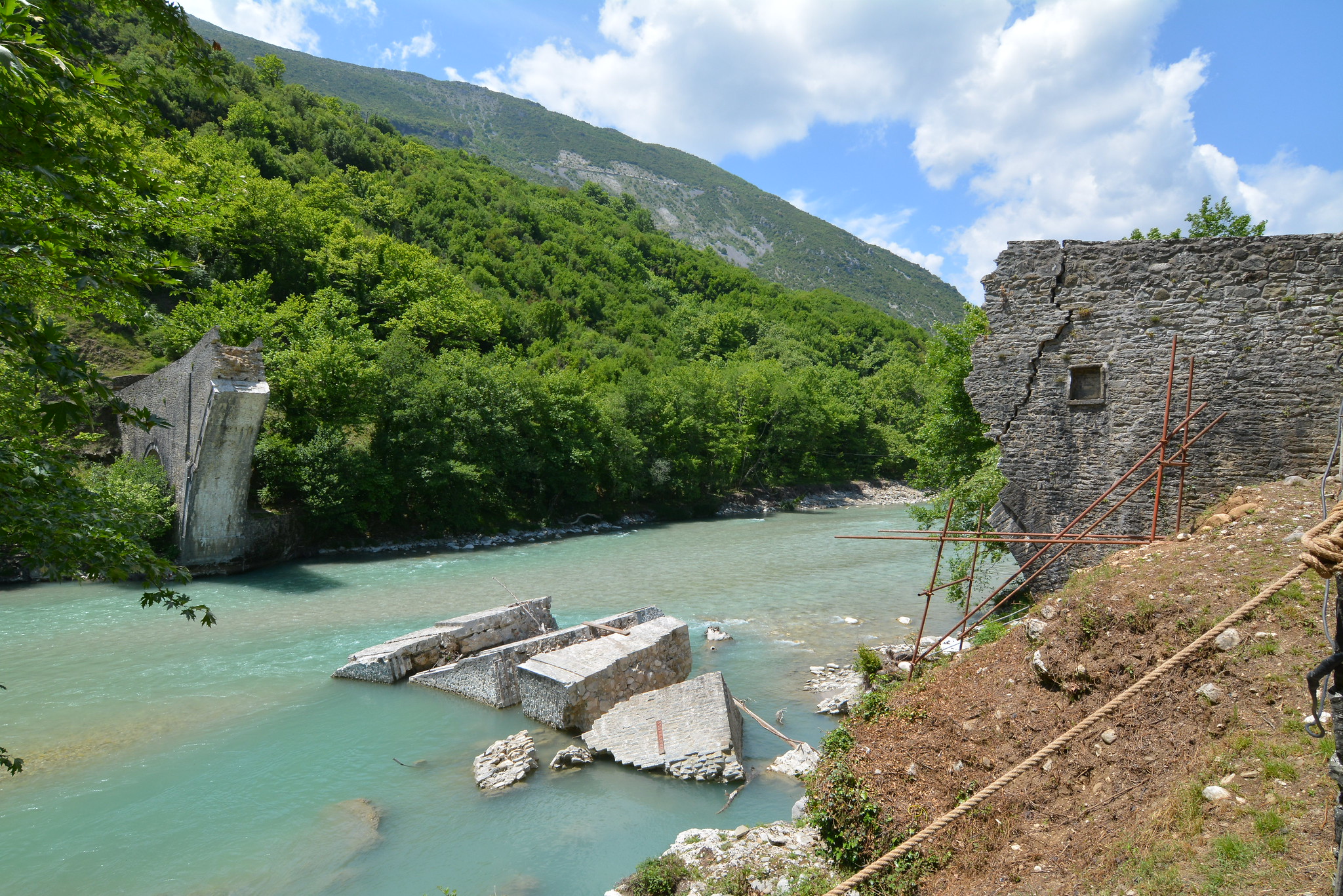 Γεφύρι Πλάκας μετά την κατάρρευση