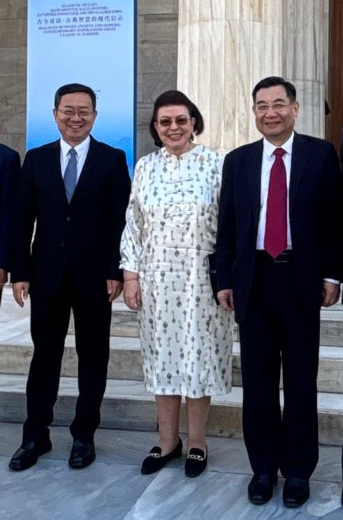 Η Λίνα Μενδώνη με τον Hu Heping και τον Gao Xiang