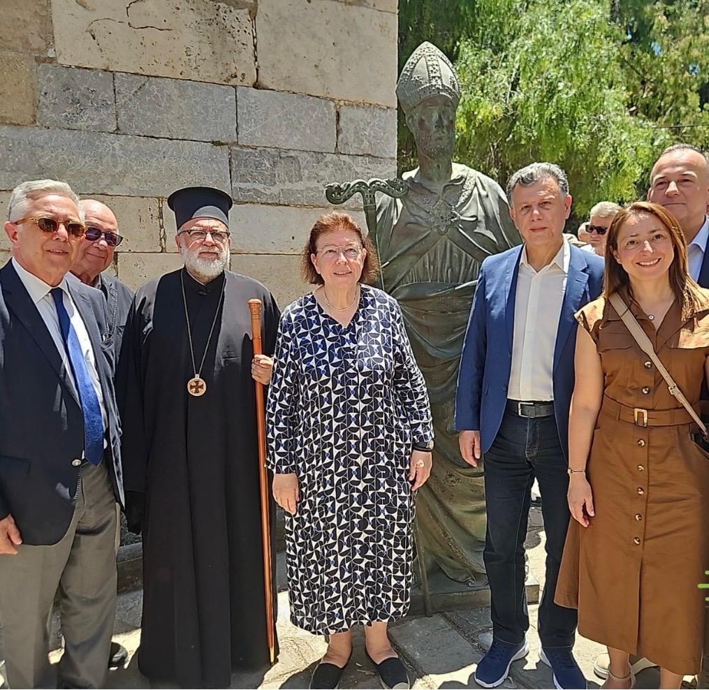 Η Υπουργός Πολιτισμου παρέδωσε στον Μητροπολίτη Κώου και Νισύρου το άγαλμα του Αγίου Νικολάου