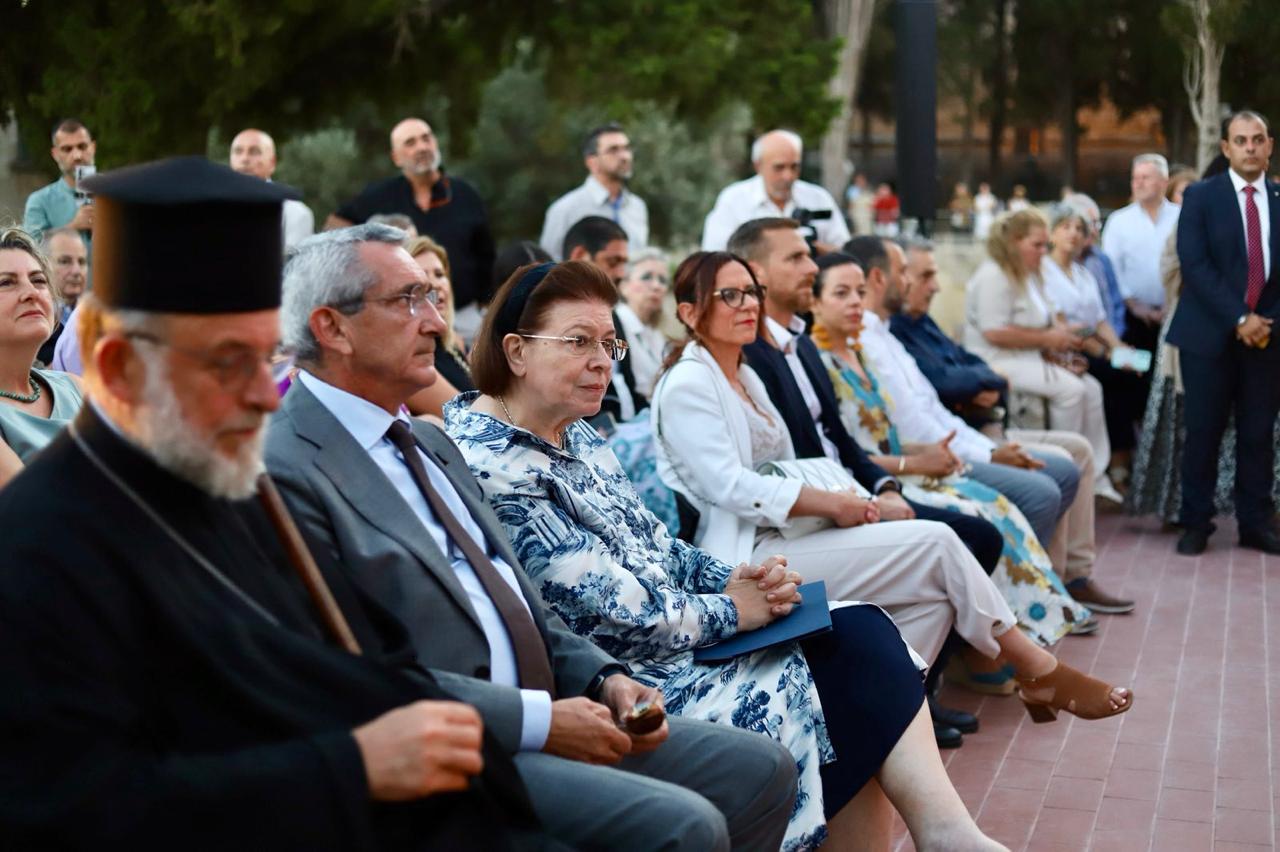 Η Υπουργός Πολιτισμού Λίνα Μενδώνη με τον Μητροπολίτη Ρόδου κ.κ. Κύριλλο και τον Περιφερειάρχη Ν. Αιγαίου Γιώργο Χατζημάρκο