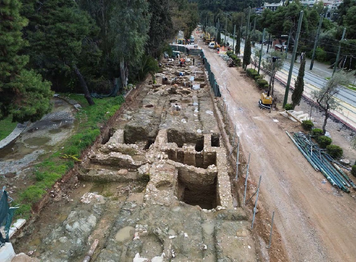 Θέση ευρήματος σε σχέση με οδικό άξονα Λεωφ. Βασιλίσσης Όλγας