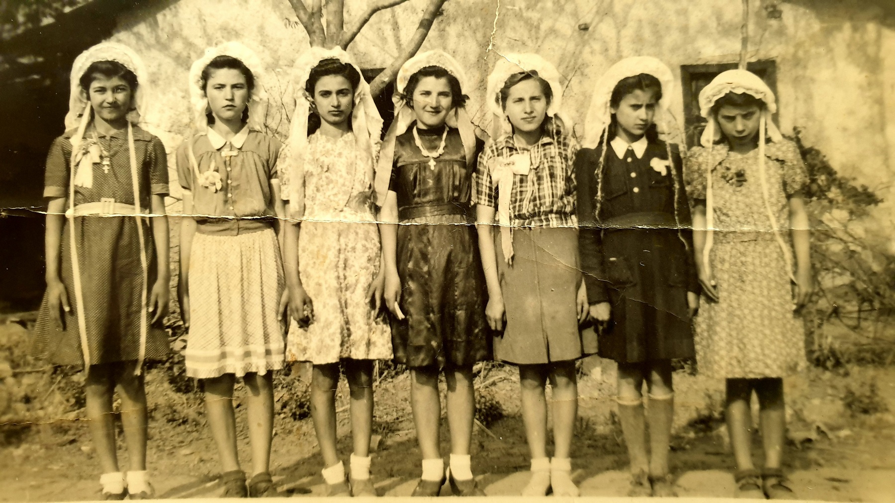 Λαζαρίνες στη Λιβαδιά Σερρών το 1947