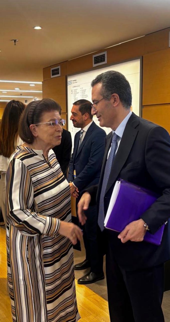 Λίνα Μενδώνη, Nayef Al-Fayez