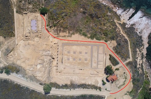 Ο επισκέπτης μπορεί να περιηγηθεί ανάμεσα στο ελληνιστικό και στο υστερορωμαϊκό Τελεστήριο