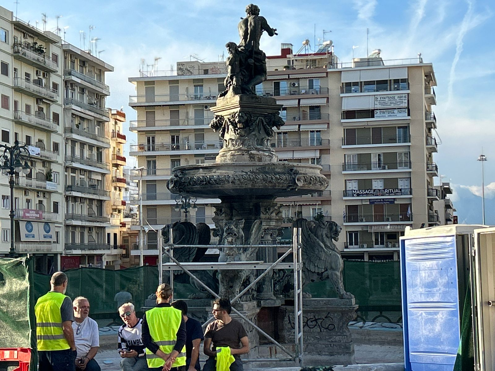 Οι εργασίες συντήρησης απο το Υπουργείο Πολιτισμού, στο συντριβάνι της πλατείας Αγίου Γεωργίου, εξελίσσονται