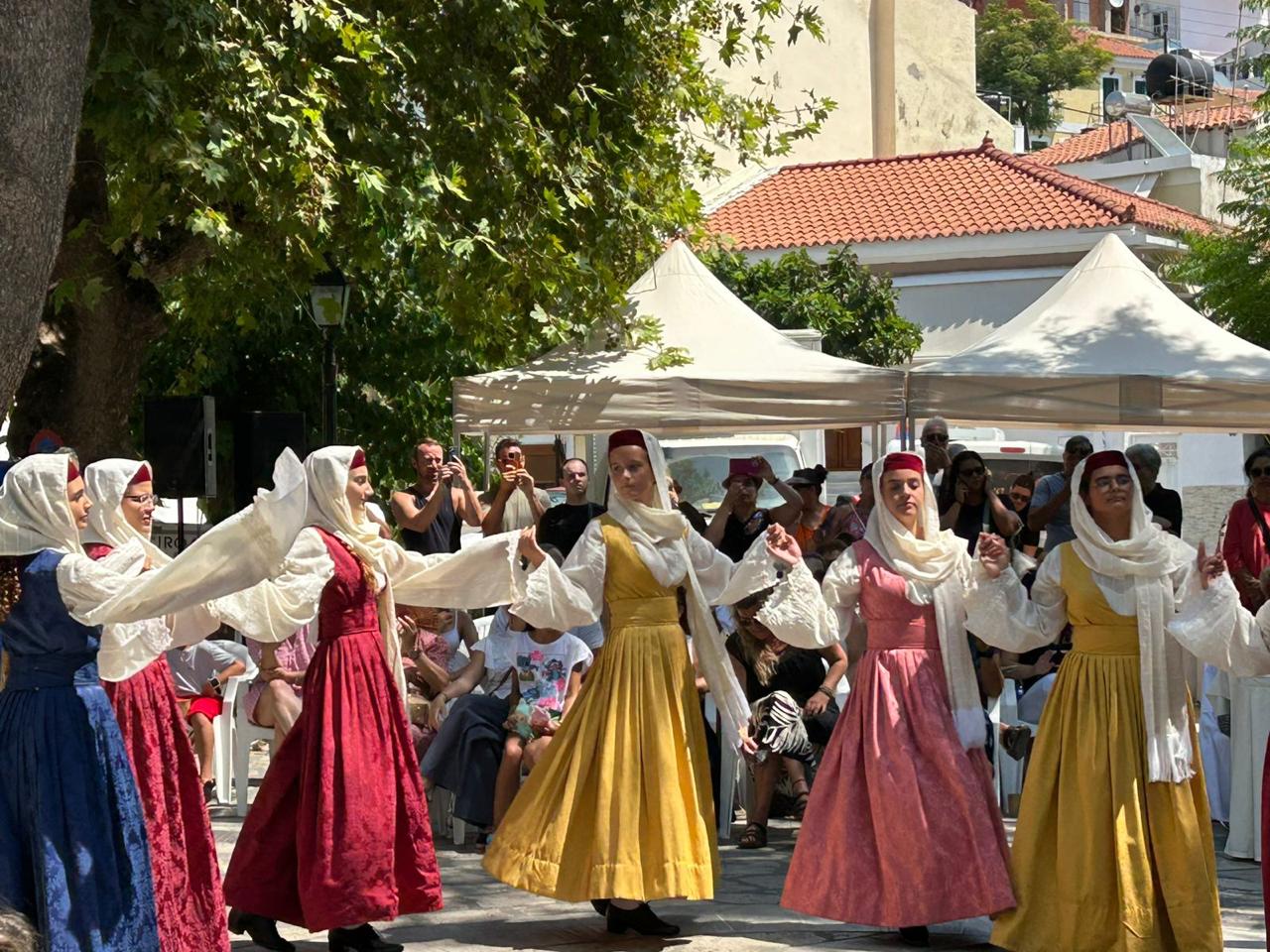 Παρουσίαση ελληνικών χορών από τον Πολιτιστικό Σύλλογο Λυκούργος