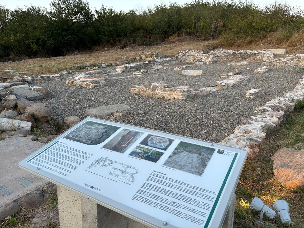 Τα κατάλοιπα της Eπισκοπικής Βασιλικής