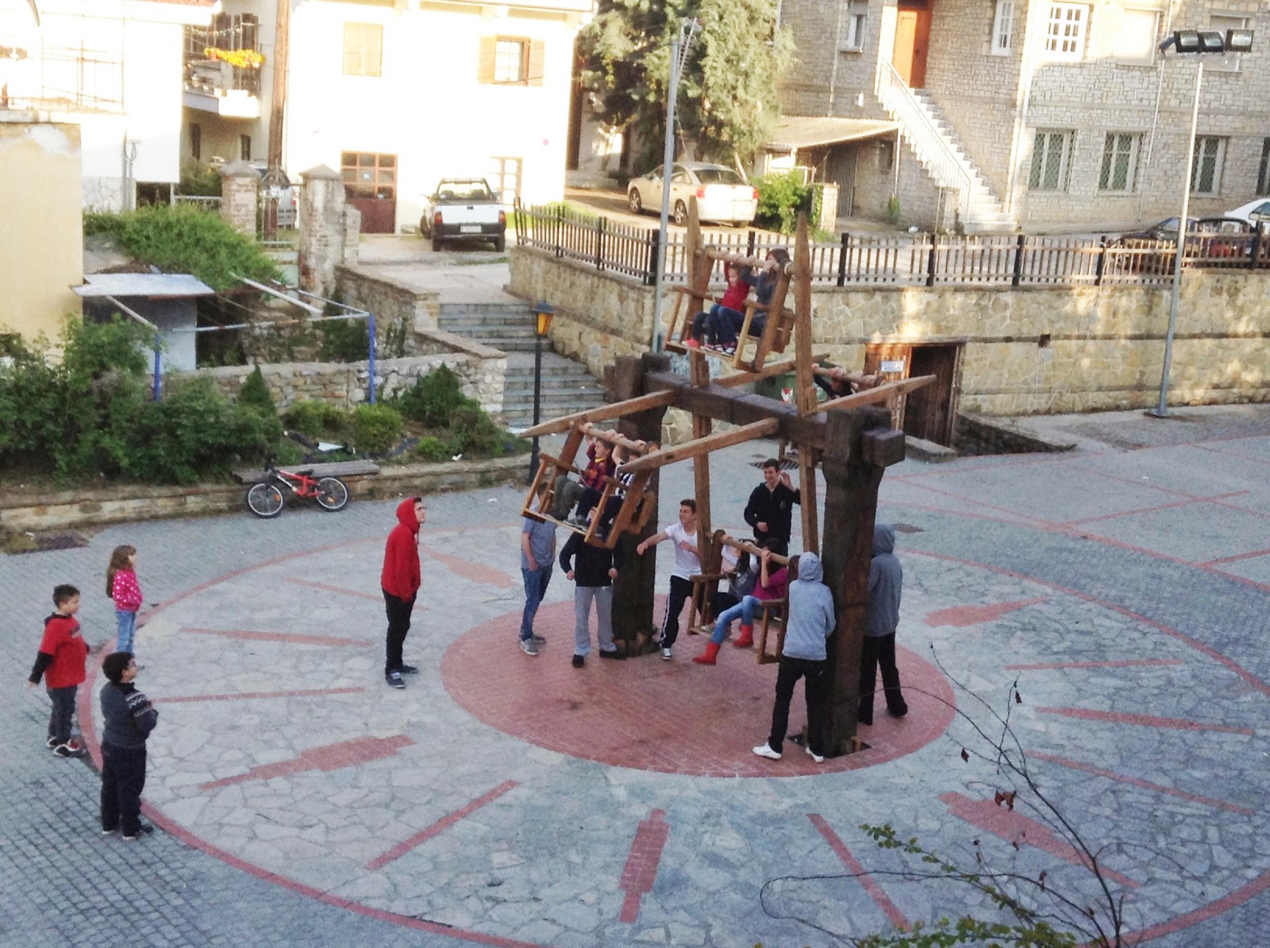 Το Πασχαλινό Έθιμο της Ροδάνης στη Συνοικία Απόζαρι του νομού Καστοριάς