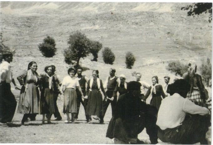 Το πανηγύρι της Αγίας Παρασκευής στους Καλαρρύτες Ιωαννίνων - Χορός στην τοποθεσία «Λιβάδι»